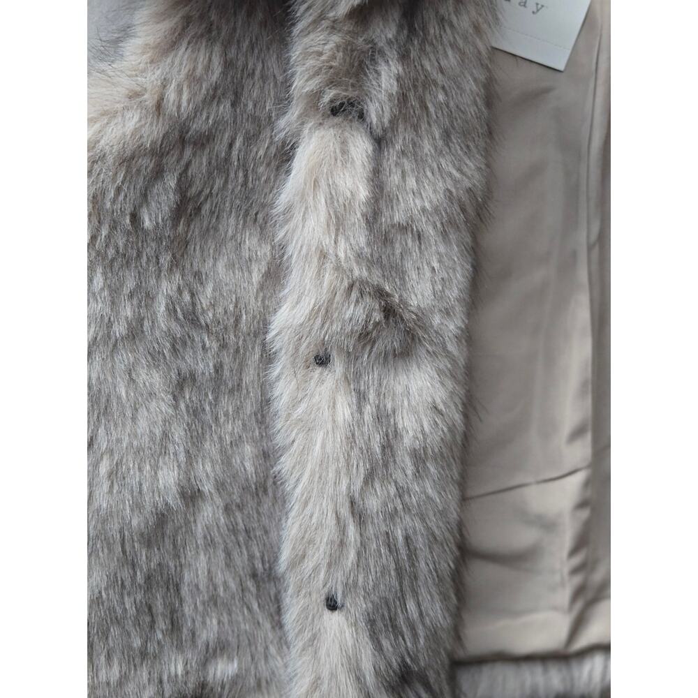 A New Day Faux Fur Open Front Vest Size Small Tan Beige Brown - Picture 7 of 9